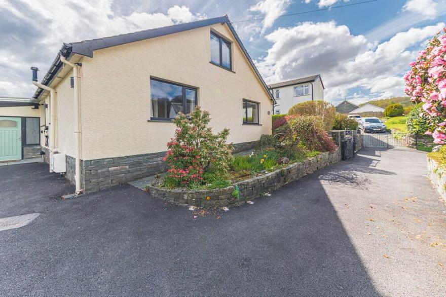 CEDAR WOOD, pet friendly, with a garden in Coniston