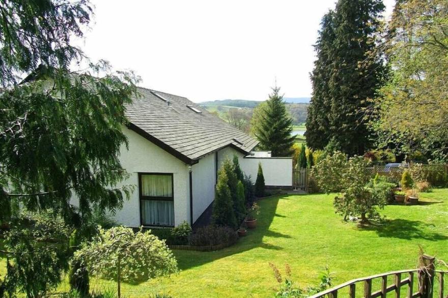 LAKEFIELD HOUSE, pet friendly, with open fire in Hawkshead
