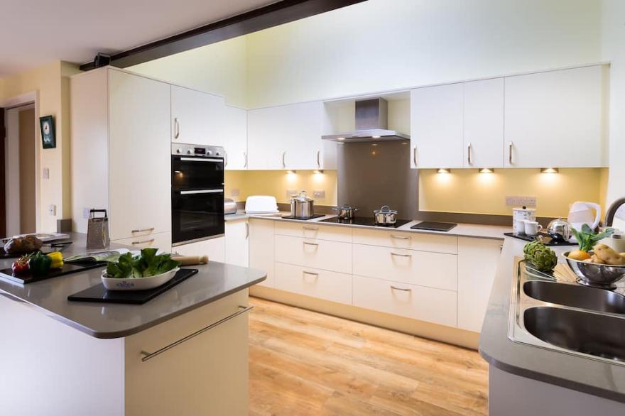 LAKEFIELD HOUSE, pet friendly, with open fire in Hawkshead
