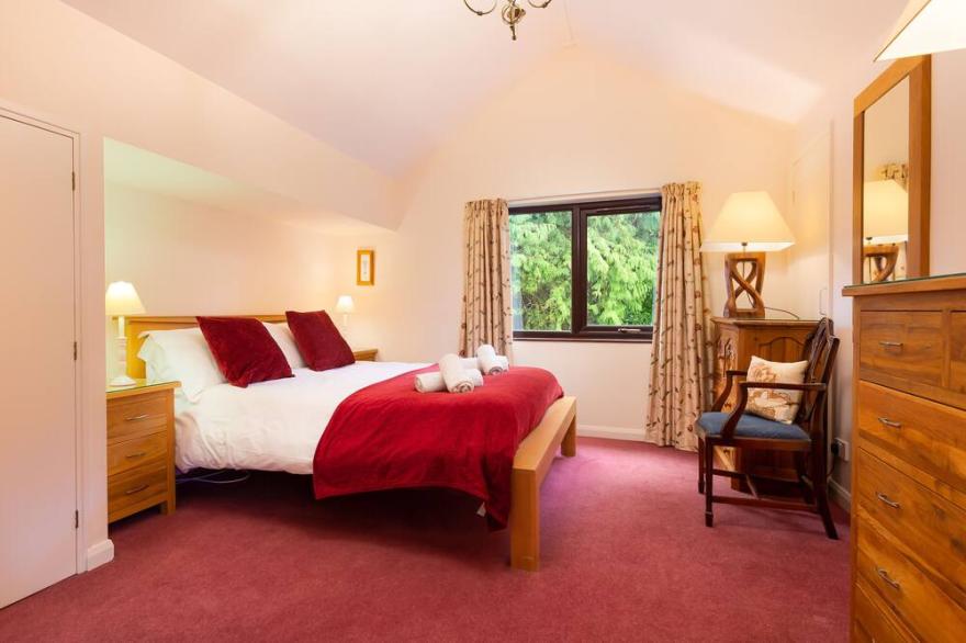 LAKEFIELD HOUSE, pet friendly, with open fire in Hawkshead
