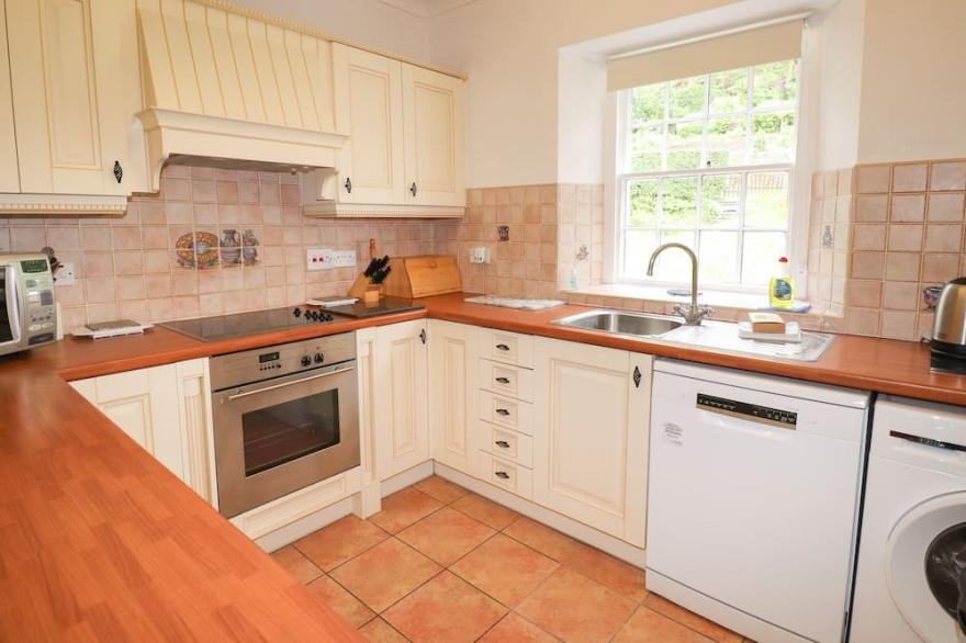 MILLERBECK, family friendly, with open fire in Ambleside