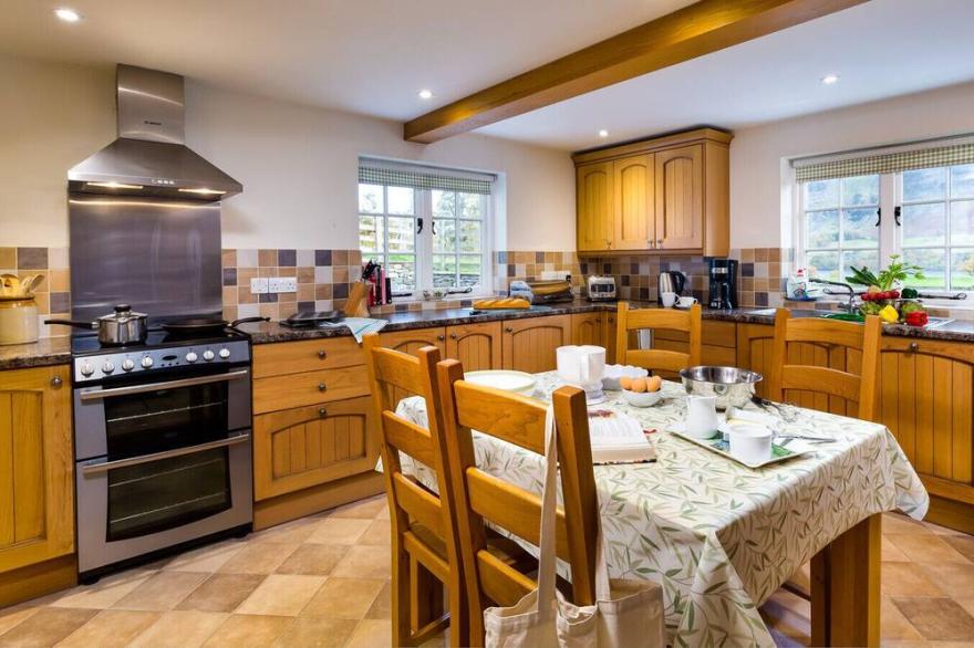 HORROCKWOOD FARM, pet friendly, with open fire in Watermillock