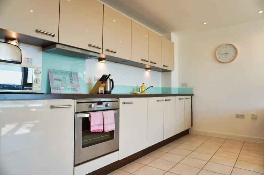 Two-Bedroom Deluxe Apartment in Gunwharf Quays