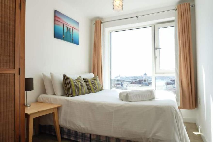Two-Bedroom Deluxe Apartment in Gunwharf Quays
