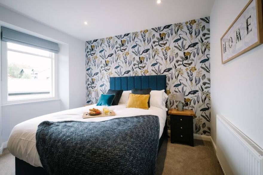 CRAIG COTTAGE, pet friendly, with open fire in Bowness-On-Windermere