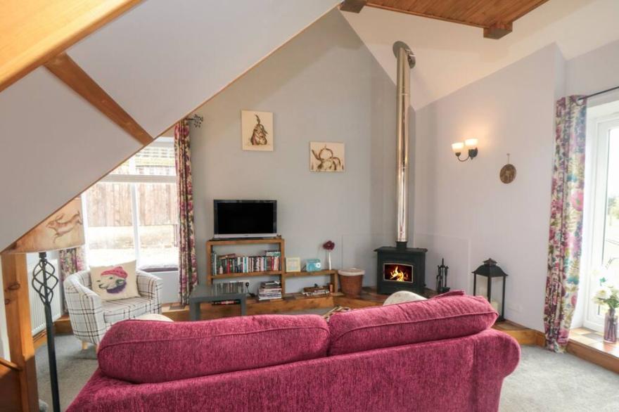 LITTLE RIGG COTTAGE, character holiday cottage in Pickering