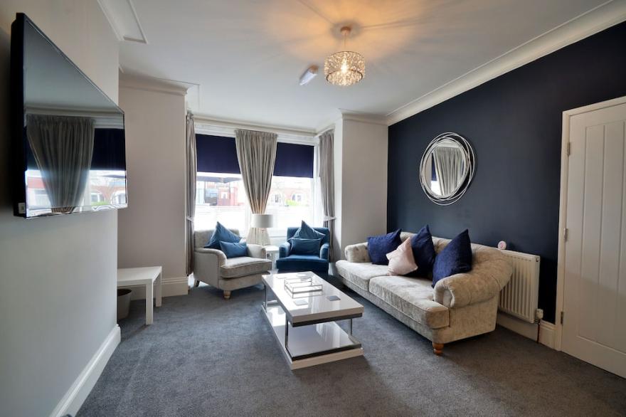 Spacious 2 bed apartment close to all scarboroughs top amenaties