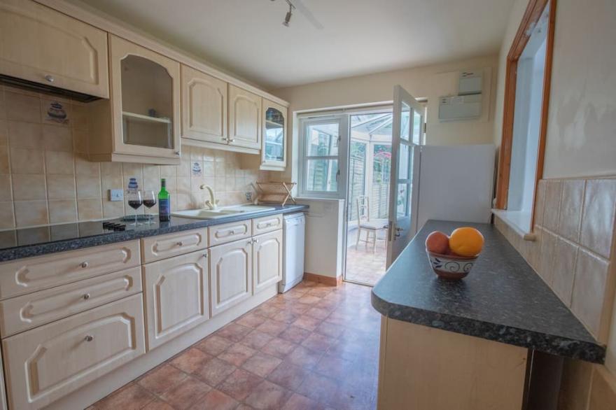 Peaceful 2 Bed 2 Bathroom House nr Shops in Rock