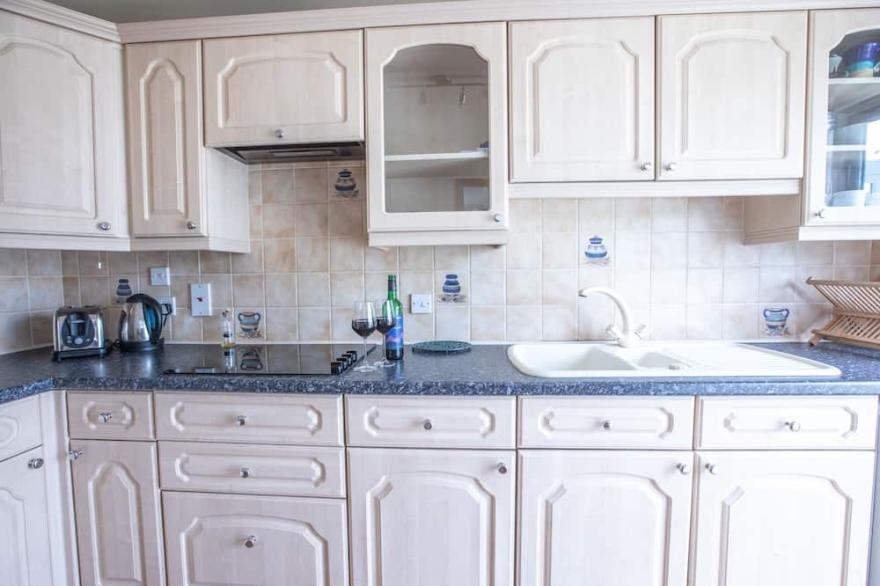 Peaceful 2 Bed 2 Bathroom House nr Shops in Rock