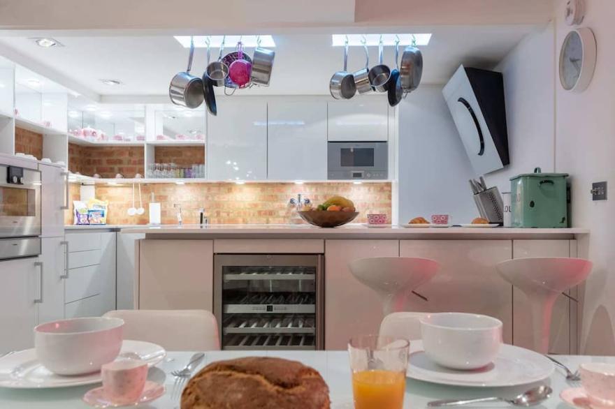 Luxurious Loft Central Soho - 3 Bedrooms & Office!