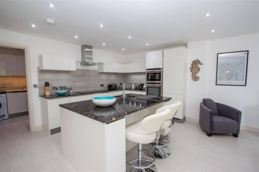 THE ARTHOUSE, luxury holiday cottage, with a garden in Ambleside
