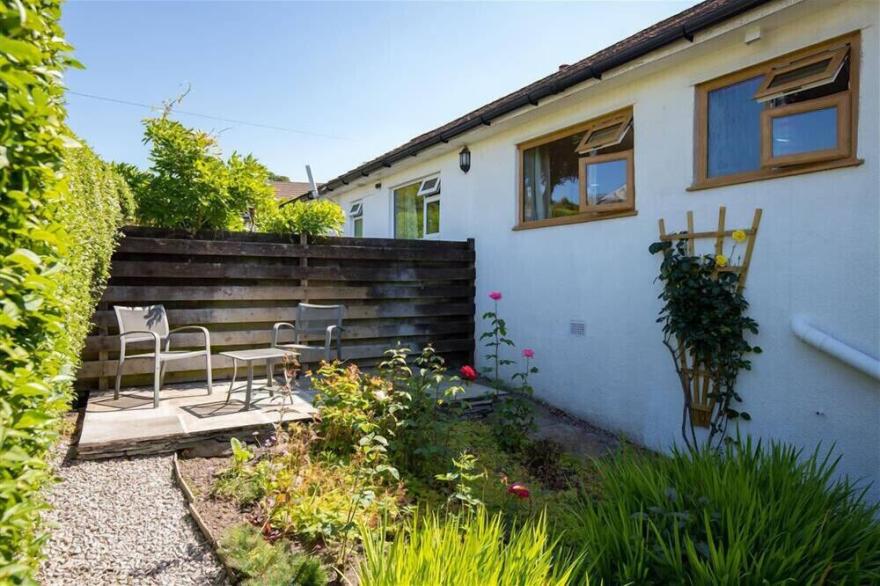 GREENWAYS, pet friendly, with a garden in Ambleside