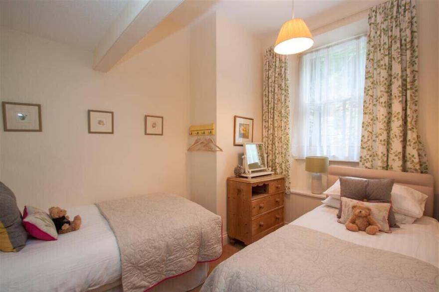 WETHERLAM, pet friendly, with open fire in Grasmere