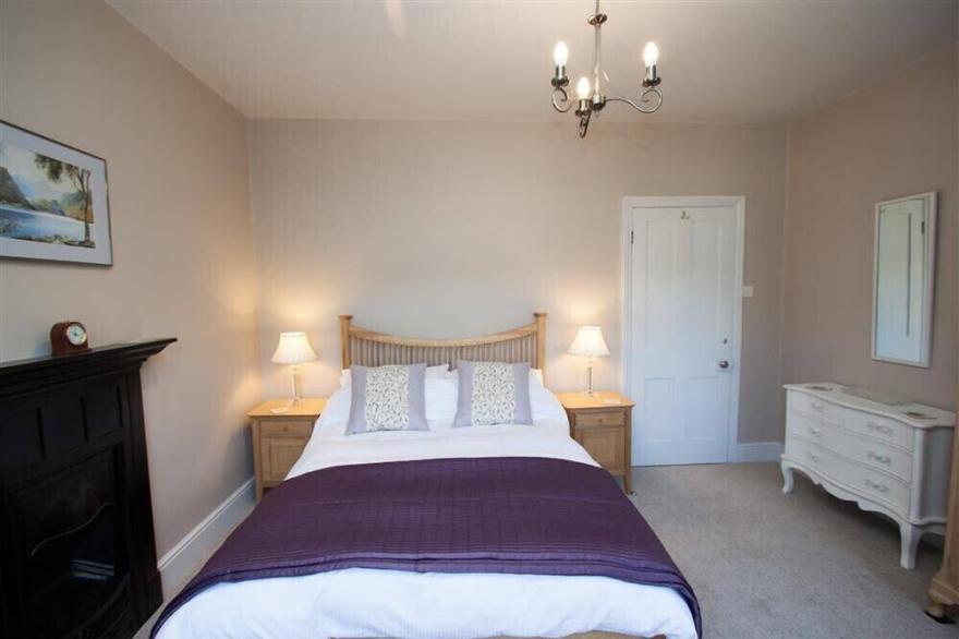 BOWMAN COTTAGE, family friendly, with open fire in Ambleside