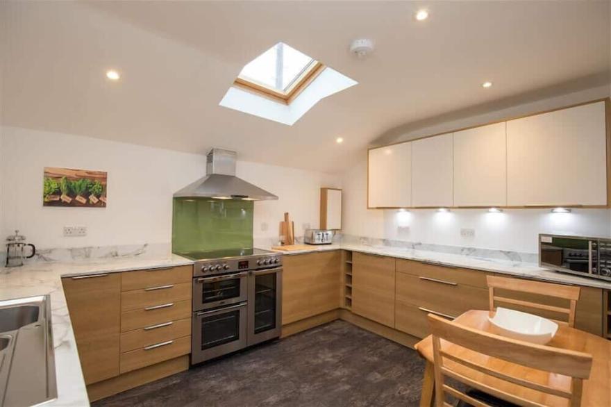 HEATHERLEY, pet friendly, with open fire in Ambleside