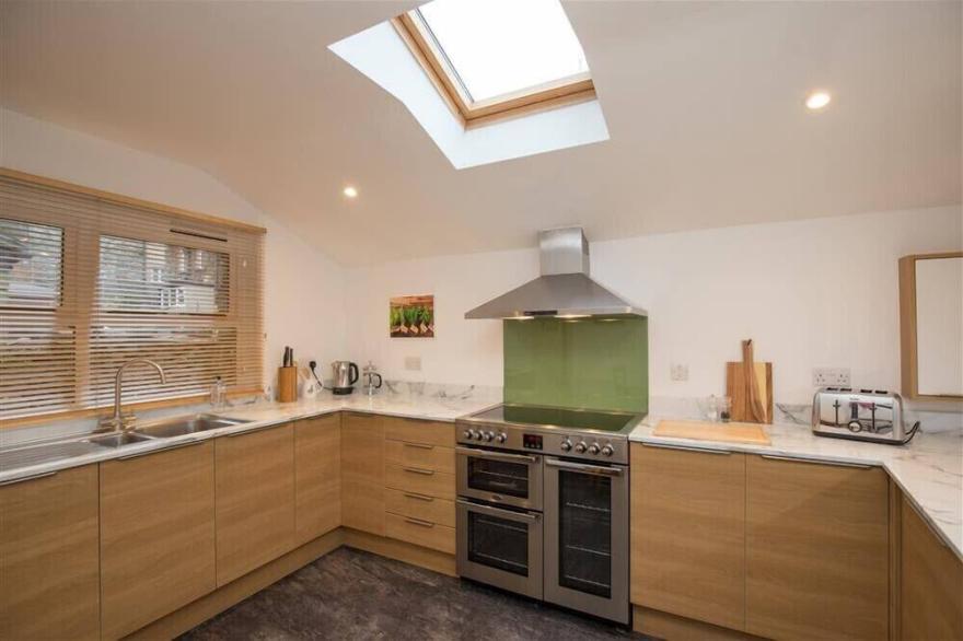 HEATHERLEY, pet friendly, with open fire in Ambleside