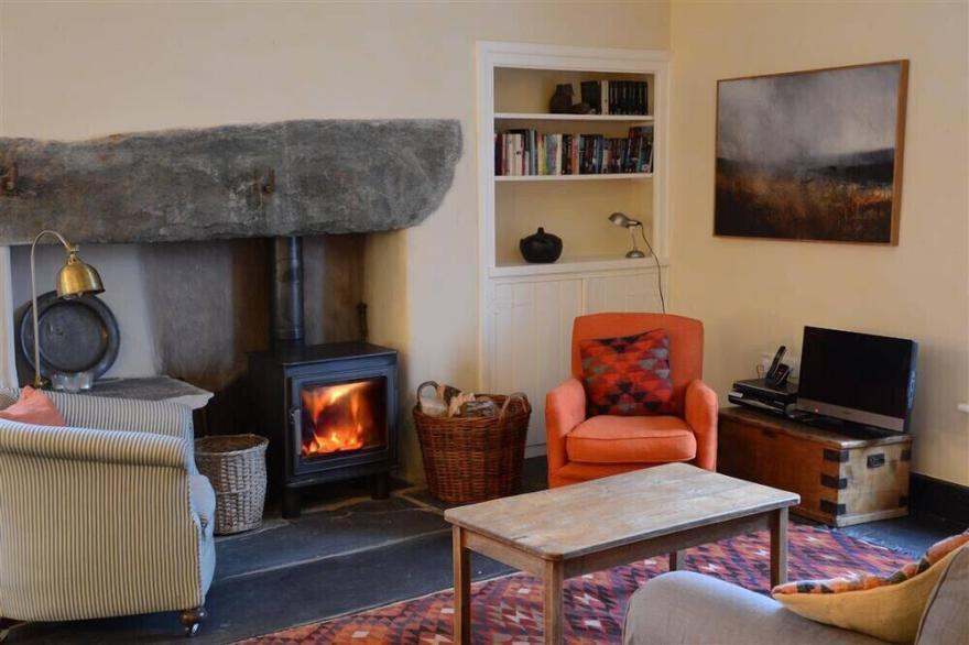 THOMAS COTTAGE, pet friendly, with open fire in Penrith