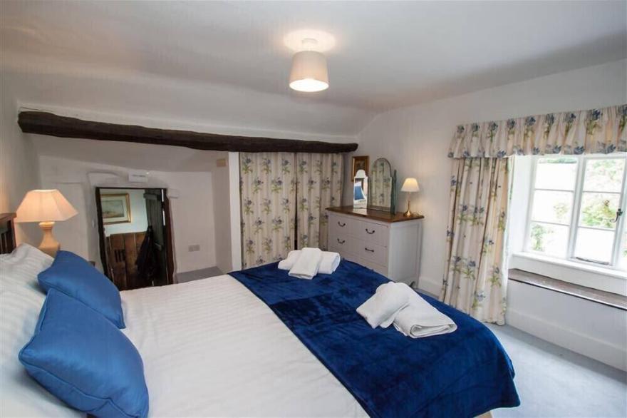 THE CRAGG, pet friendly, with open fire in Ambleside
