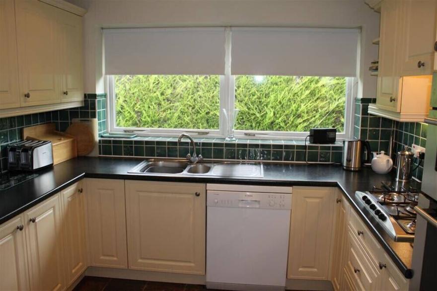 STRIDING HOME, family friendly, with open fire in Ambleside