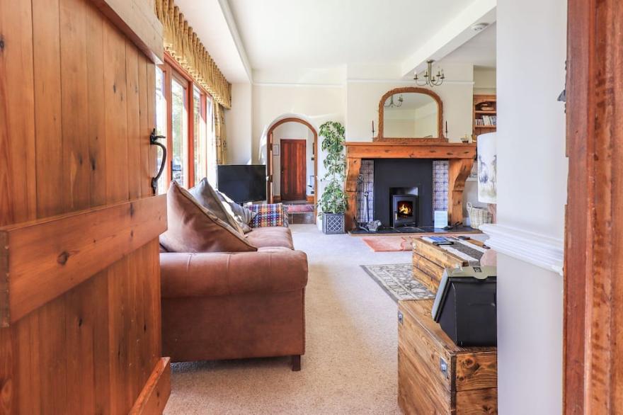 THE STABLES, pet friendly, with open fire in Ambleside