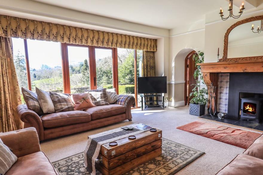 THE STABLES, pet friendly, with open fire in Ambleside