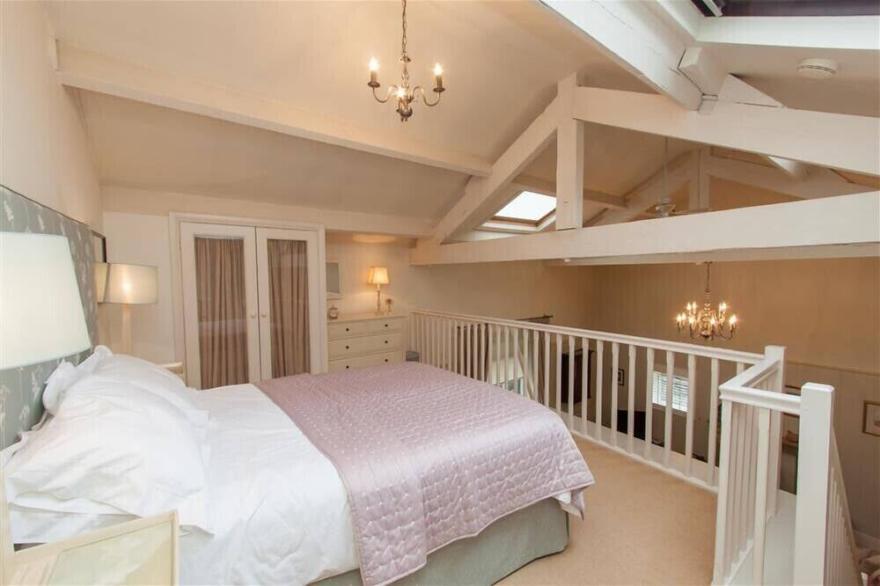 THE COACH HOUSE, romantic, with a garden in Ambleside