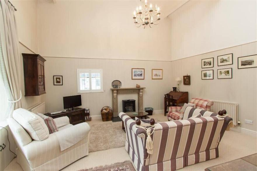 THE COACH HOUSE, romantic, with a garden in Ambleside