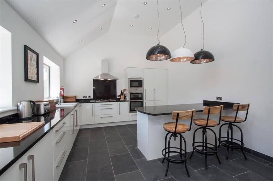 BECKFOOT, family friendly, luxury holiday cottage in Ambleside
