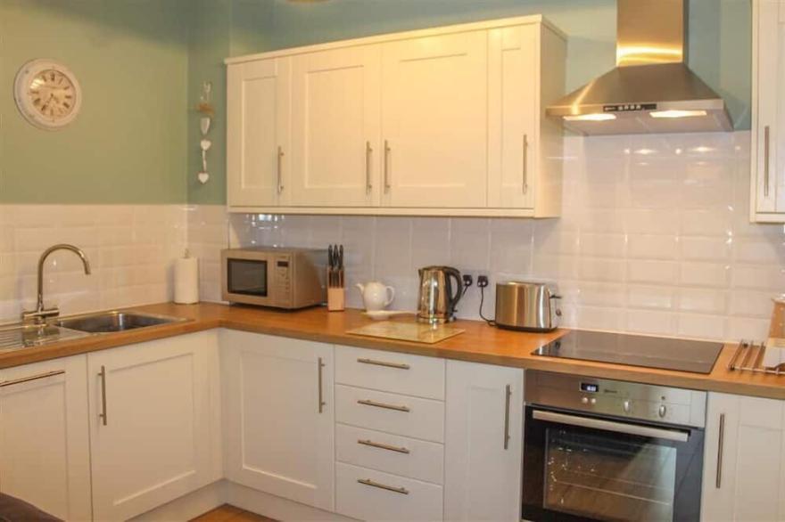FOUR SEASONS COTTAGE in Ambleside