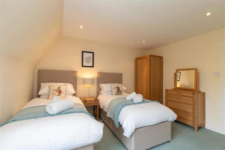 WINDERMERE SUITE, family friendly, with open fire in Ambleside