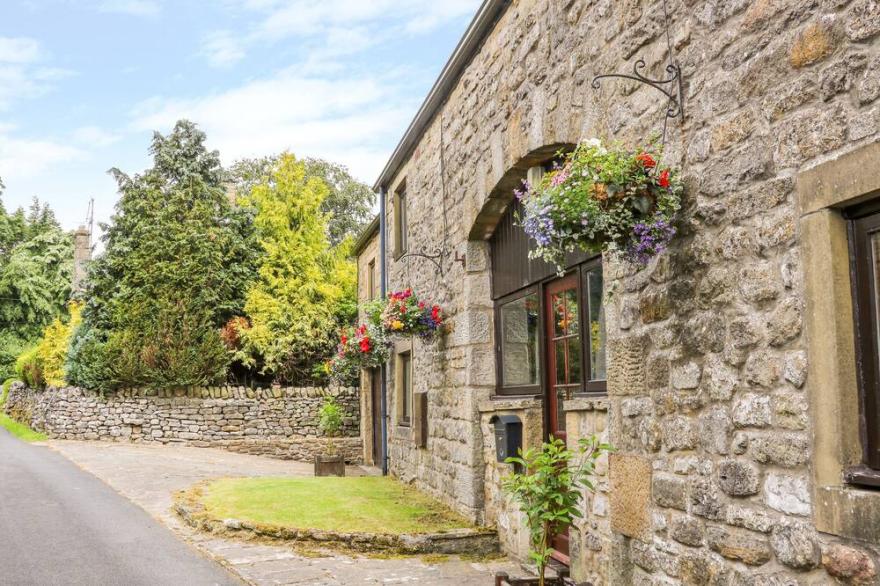 FAWCETTS BARN, pet friendly, character holiday cottage in Grassington
