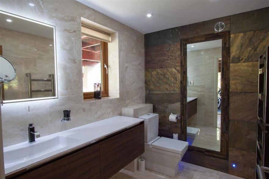 GHYLL CREST LODGE, luxury holiday cottage in Windermere
