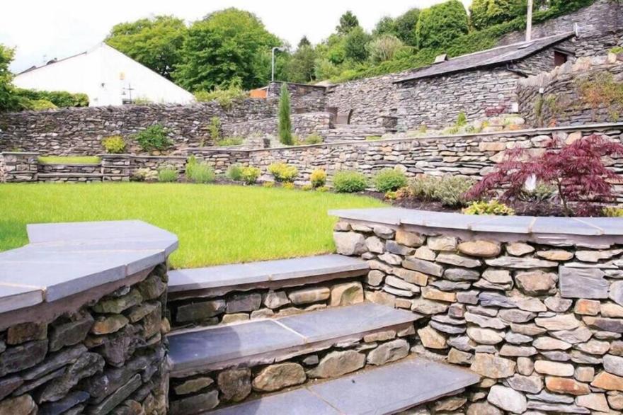 CROSS BROW, character holiday cottage, with open fire in Ambleside