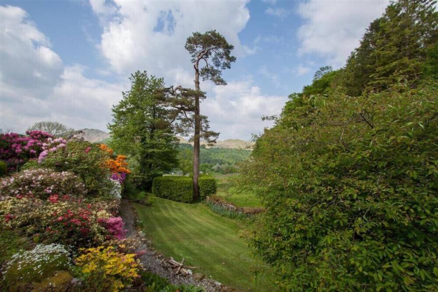 THE OLD FARM, pet friendly, with open fire in Ambleside