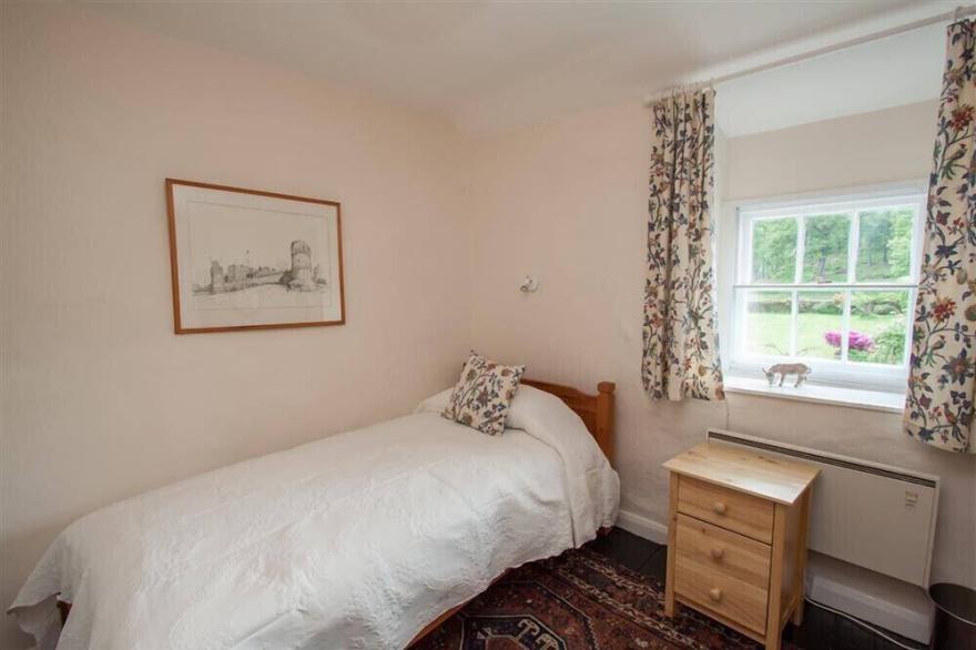 THE OLD FARM, pet friendly, with open fire in Ambleside