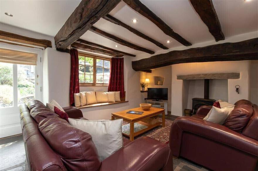 LOWFOLD COTTAGE, pet friendly, with a garden in Ambleside