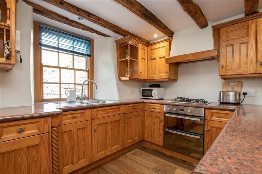 LOWFOLD COTTAGE, pet friendly, with a garden in Ambleside
