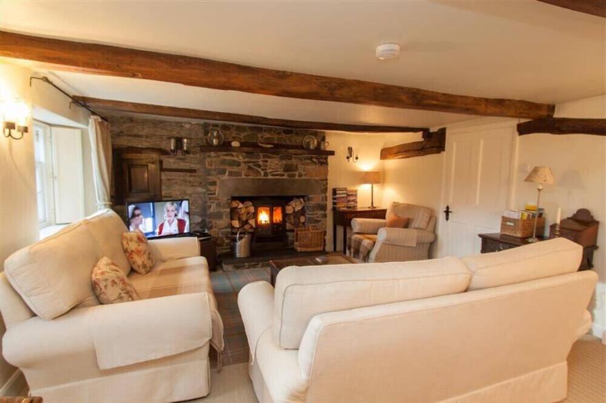 SYKE COTTAGE, with open fire in Hawkshead