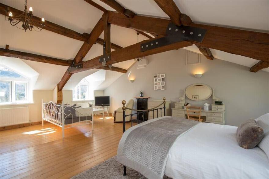 DAISY COTTAGE, pet friendly, luxury holiday cottage in Grasmere