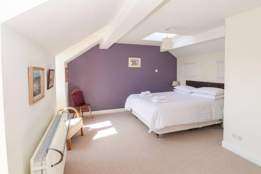 ROBIN COTTAGE, pet friendly, with open fire in Troutbeck