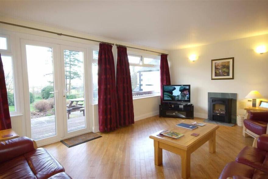 PEN COTTAGE, family friendly, with a garden in Keswick
