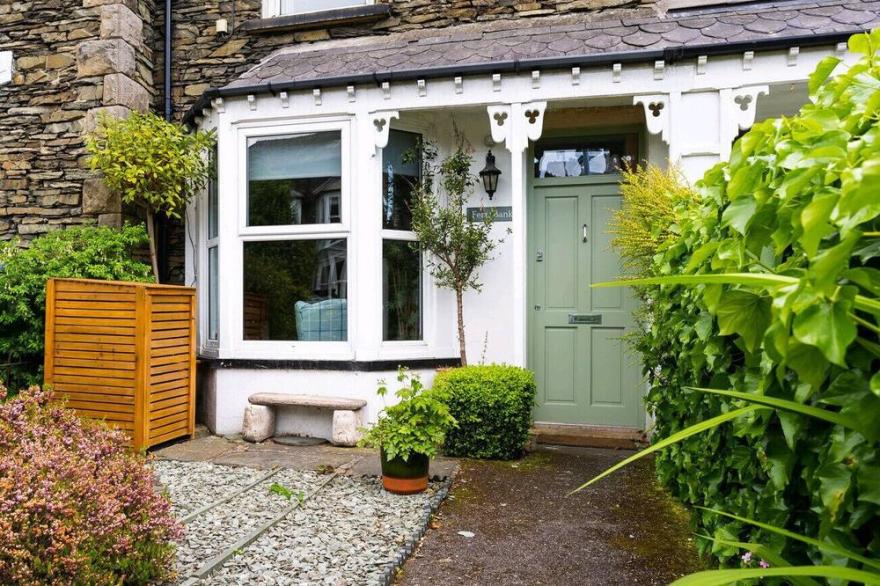 FERN BANK COTTAGE, pet friendly in Bowness-On-Windermere