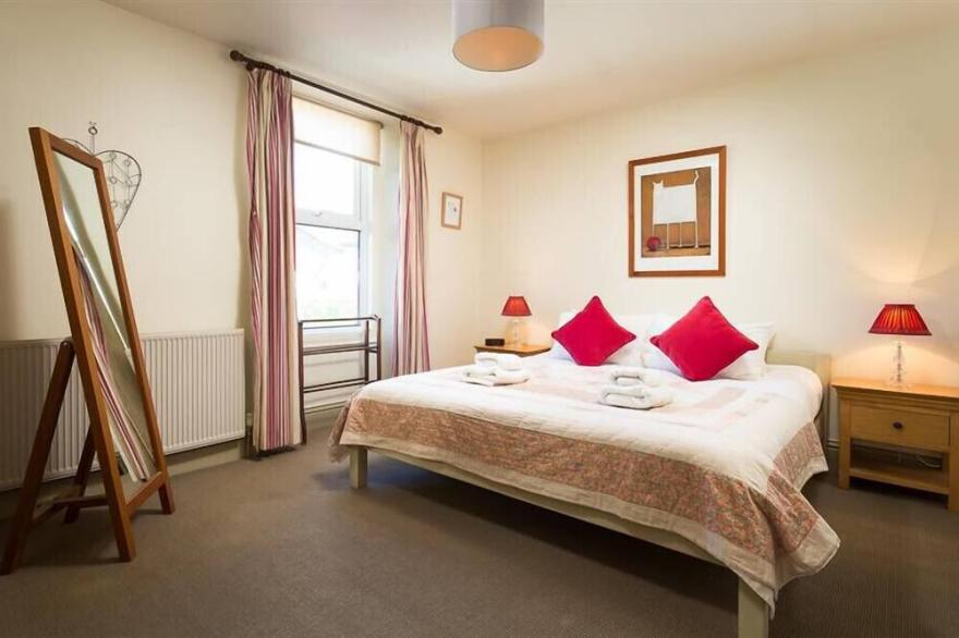 FERN BANK COTTAGE, pet friendly in Bowness-On-Windermere