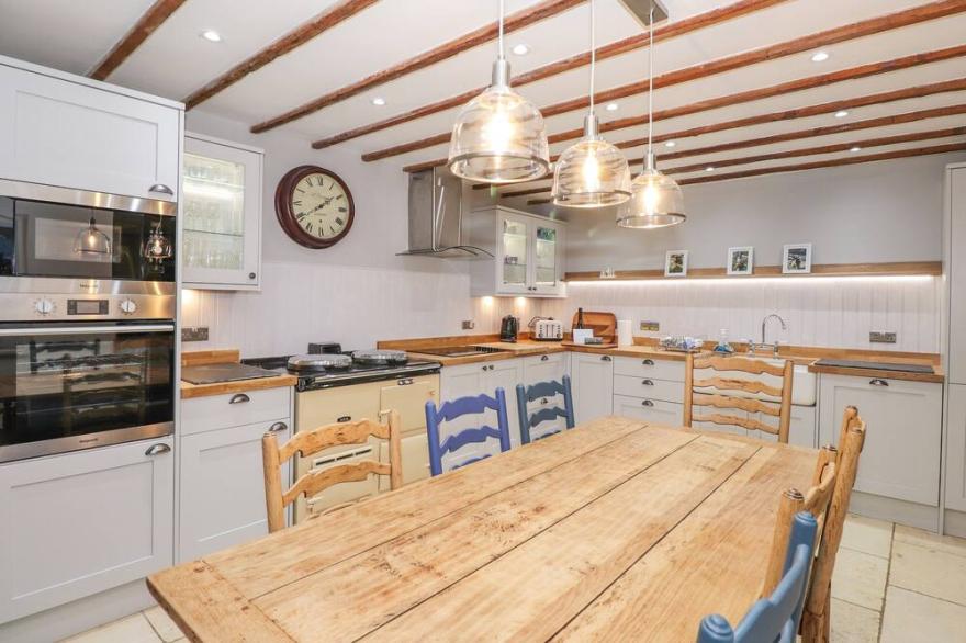 THE MILLSTREAM, pet friendly, with open fire in Keswick