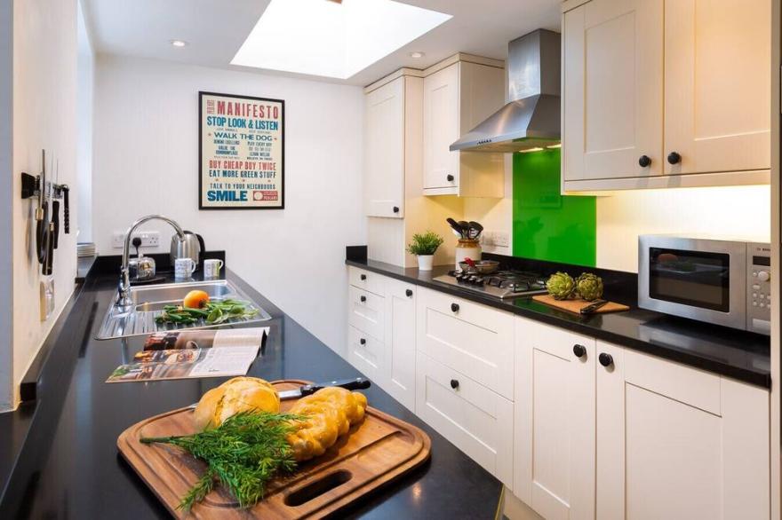 GREYSTONES, family friendly, with open fire in Bowness-On-Windermere
