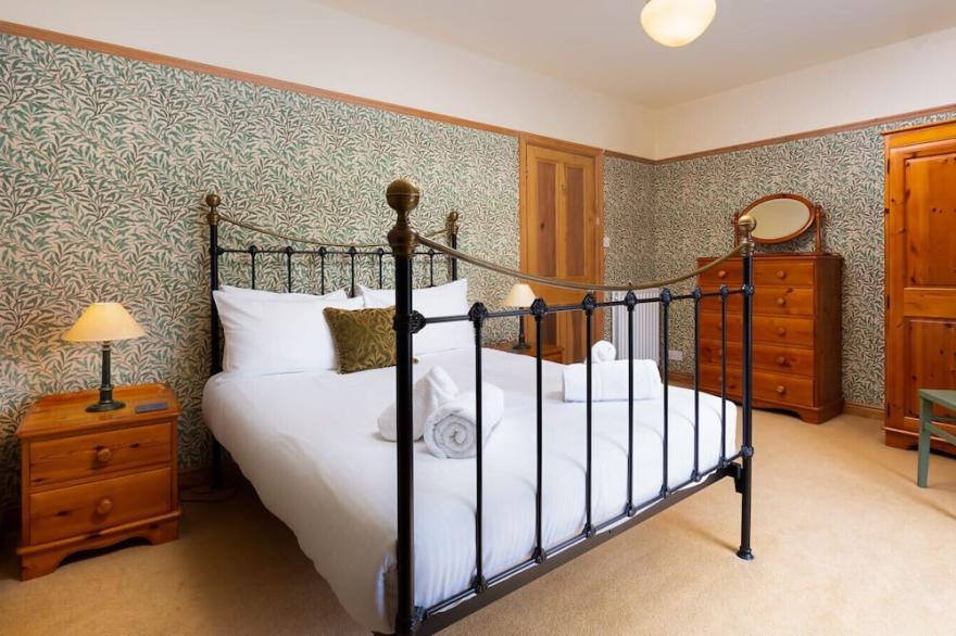 GREYSTONES, family friendly, with open fire in Bowness-On-Windermere