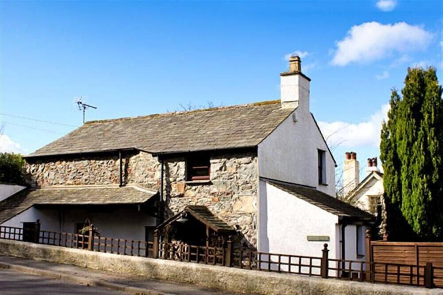 THE COTTAGE, pet friendly, with open fire in Keswick
