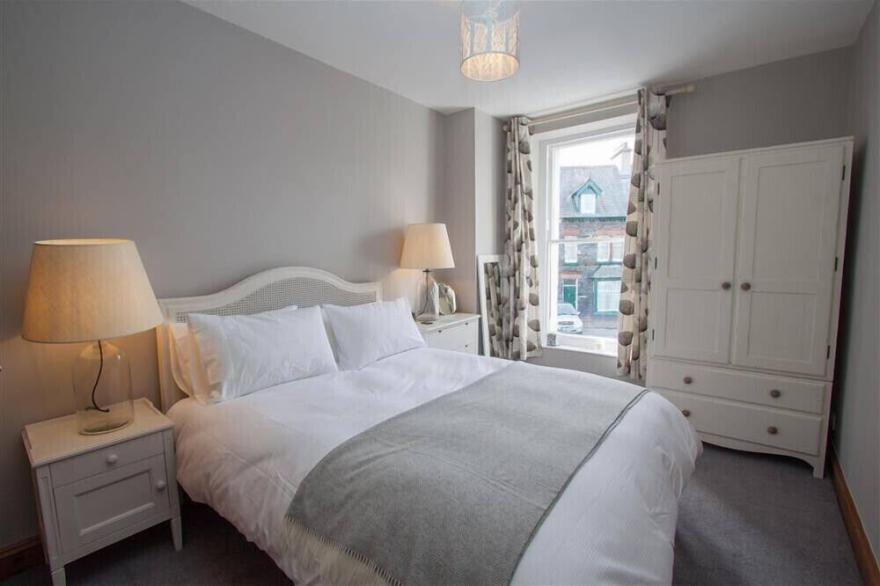 ASHNESS HOUSE, pet friendly in Keswick