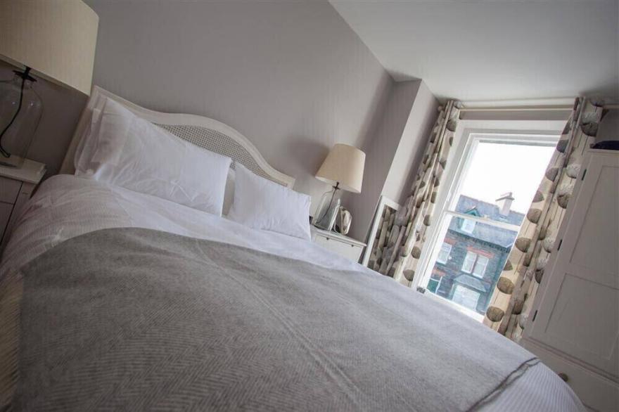 ASHNESS HOUSE, pet friendly in Keswick
