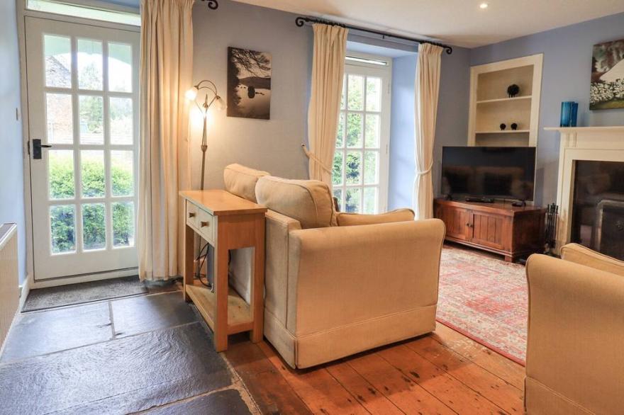 BROOK COTTAGE, pet friendly, with open fire in Windermere